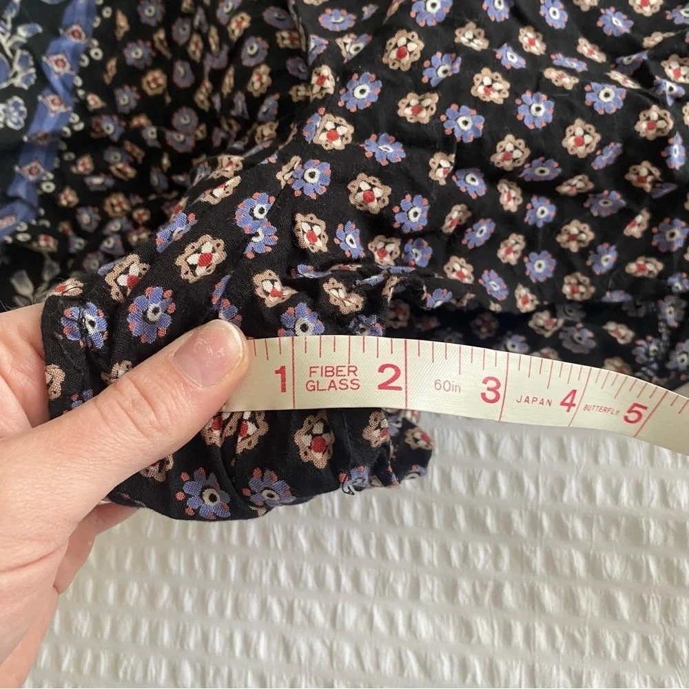 Nordstrom “Angie” Flowy black shorts with floral design size Medium